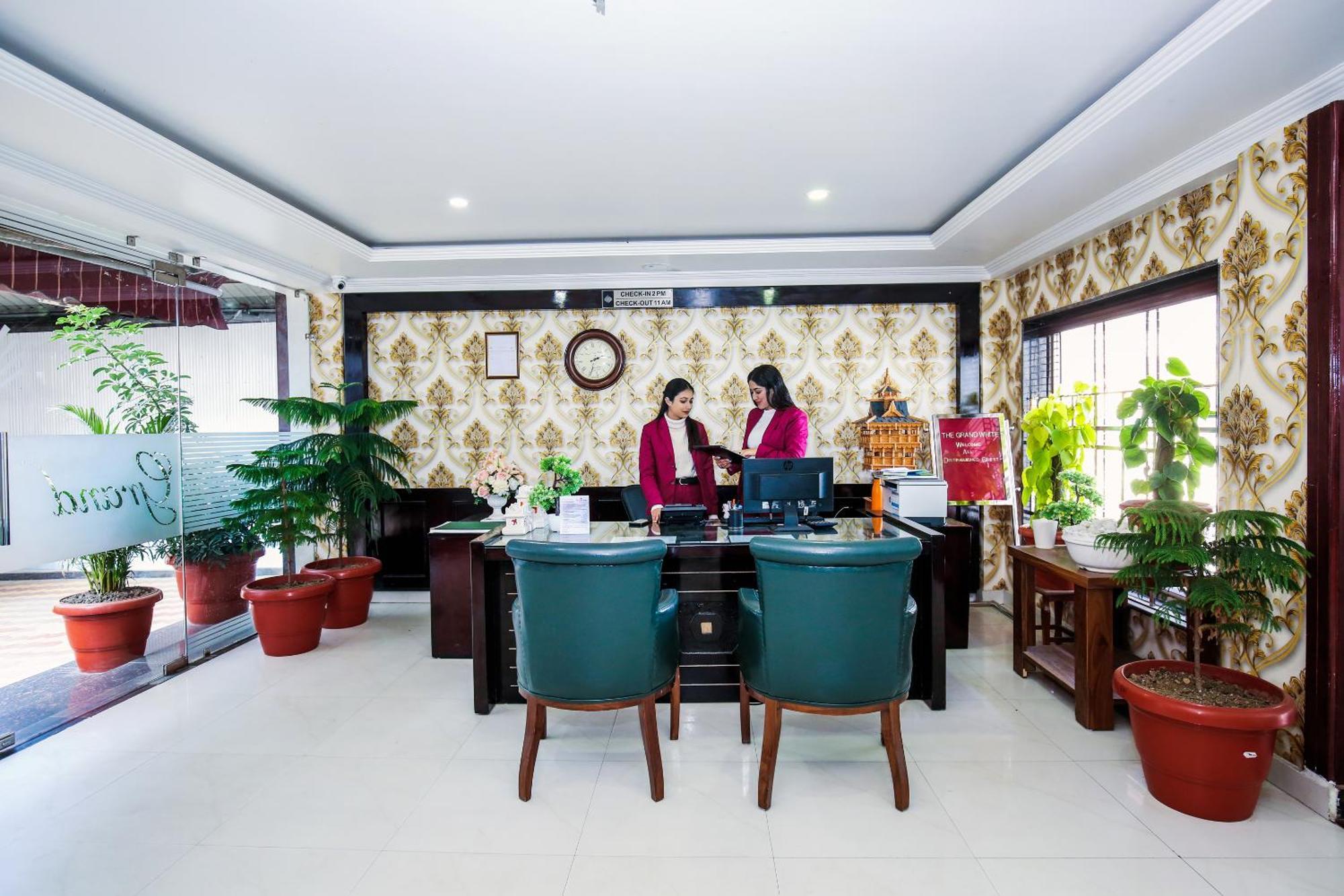 Hotel White Grand Shimla - In City Centre - A Centrally Ac Hotel 외부 사진